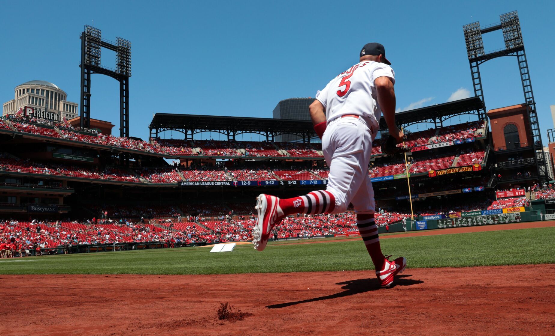 Cardinals look to split series against D-backs